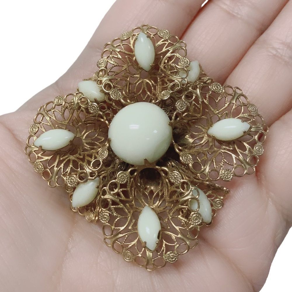 Vintage MCM Filigree Milk Glass? Goldtone Pin Brooch- FLAWED - Picture 5 of 8